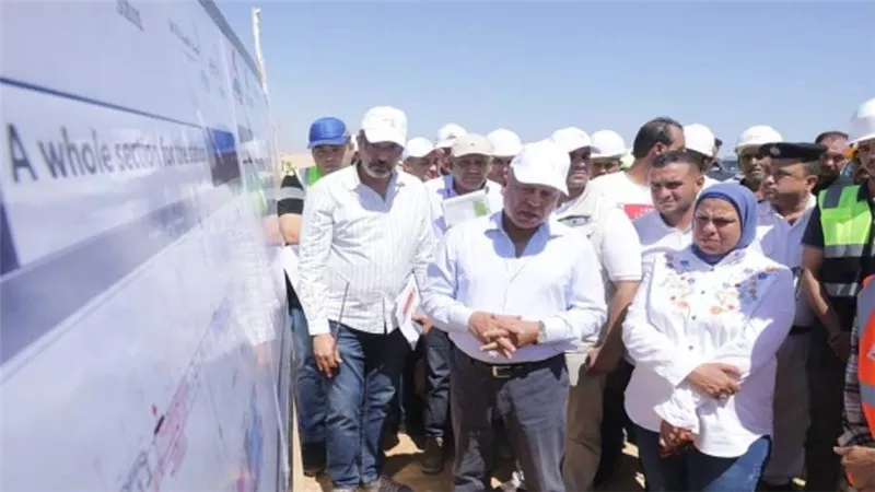 وزير النقل يتفقد مواقع العمل بمشروع الخط الأول من شبكة القطار الكهربائي السريع (السخنة/ مطروح )