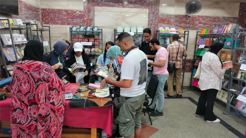 إقبال متزايد على معرض الكتاب والحرف اليدوية لقصور الثقافة بالإسكندرية 
