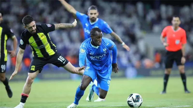 الهلال يُقصي الاتحاد ويتأهل لنصف نهائي البطولة العربية