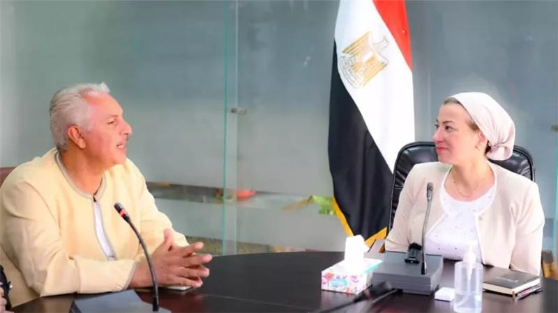 وزيرة البيئة تبحث مع مجلس إدارة النقابة العامة للفلاحين التعاون المشترك فى مجال المخلفات الزراعية ووحدات البيوجاز