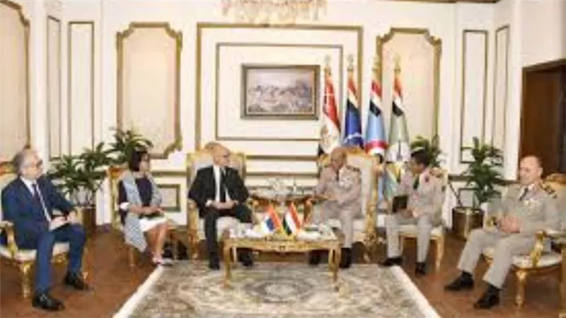 وزير الدفاع يلتقى نظيره الصربي لبحث التعاون العسكري المشترك