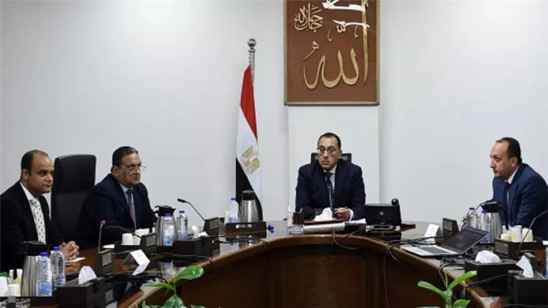 رئيس الوزراء يشهد 
