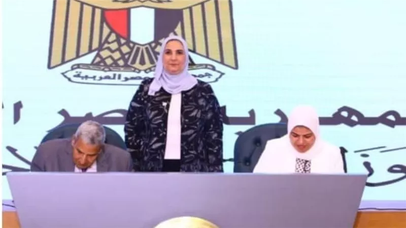 وزيرة التضامن تطلق المرحلة الأولي من برنامج دعم العمالة غير المنتظمة في 16 محافظة (صور)