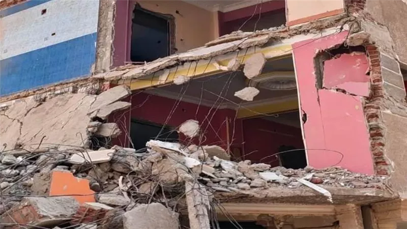 النيابة الإدارية تشكل لجنة هندسية للوقوف على أسباب انهيار عقار مغاغة