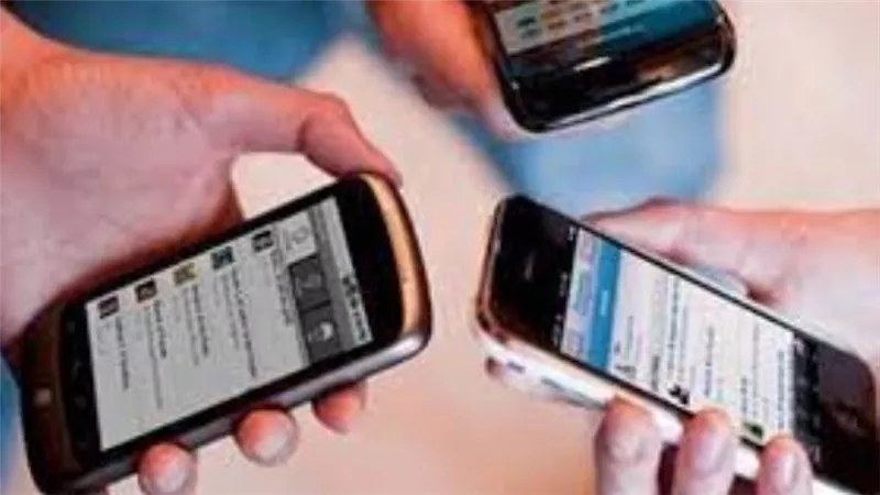 أسباب مطالبة الأمم المتحدة بمنع الهواتف داخل المدارس