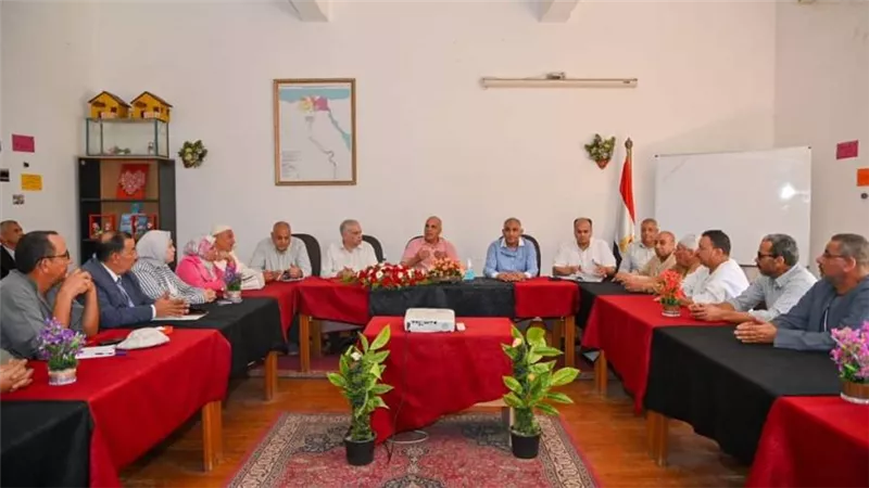 وزير الري يلتقي عددا من المنتفعين ورؤساء الروابط بالبحيرة ويستمع لطلباتهم