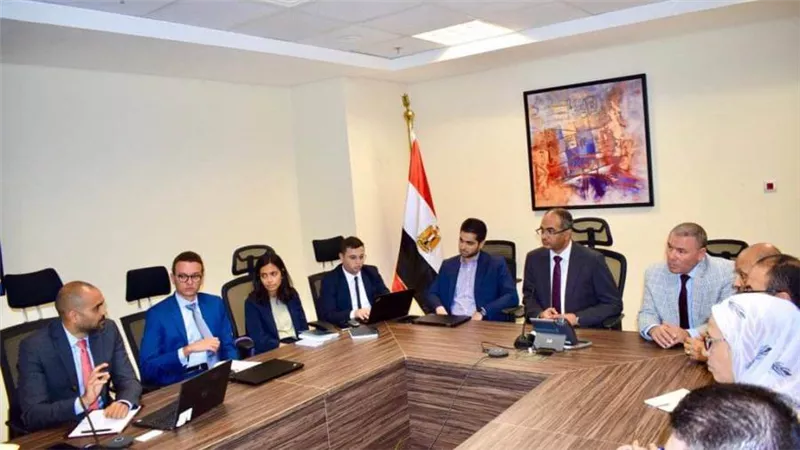 نائب وزير الإسكان يجتمع مع ممثلي صندوق مصر السيادي لمناقشة الخدمات الاستشارية الخاصة بطرح تنفيذ بعض محطات تحلية المياه
