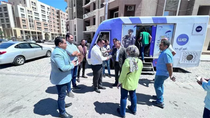 رئيس جهاز العاصمة الإدارية الجديدة يتفقد سيارة مجهزة لخدمة قاطني الحي السكني الثالث R 3