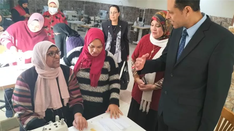 عمل الأقصر تختتم برنامجا تدريبيا على مهنة التفصيل والخياطة للفتيات