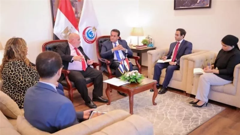 وزير الصحة يستقبل السفير الكوبي لدى مصر لبحث سبل تعزيز التعاون بين الدولتين في مختلف المجالات الصحية (صور)