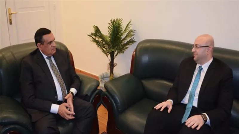 وزير التنمية المحلية يتابع مع محافظ بني سويف تنفيذ المشروعات والمبادرات الرئاسية 
