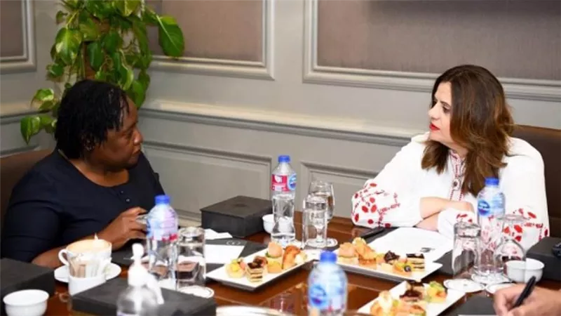 وزيرة الهجرة تستقبل مدير إدارة الهجرة نائب وزير الداخلية بزيمبابوي لبحث سبل التعاون المشترك (صور)