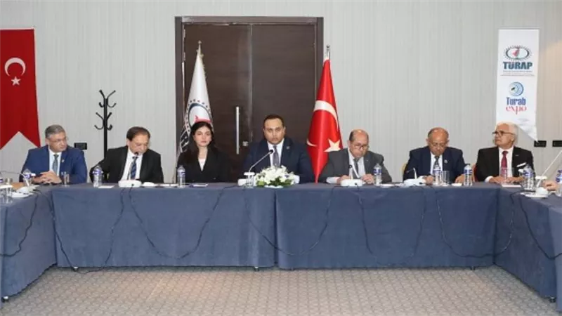 رئيس هيئة الرعاية الصحية: التأمين الصحي الشامل عالج عدة تحديات أهمها التغطية التمويلية للخدمات الصحية للمرضى (صور)