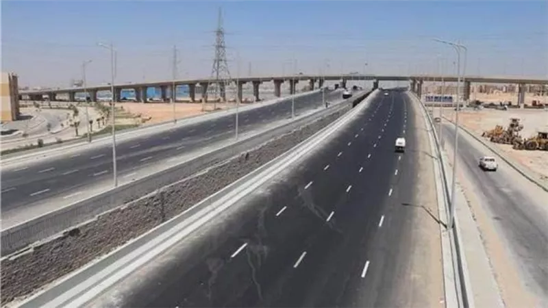 تحويلات مرورية لاستكمال إنشاء القواعد الخرسانية للقطار الكهربائي بالجيزة