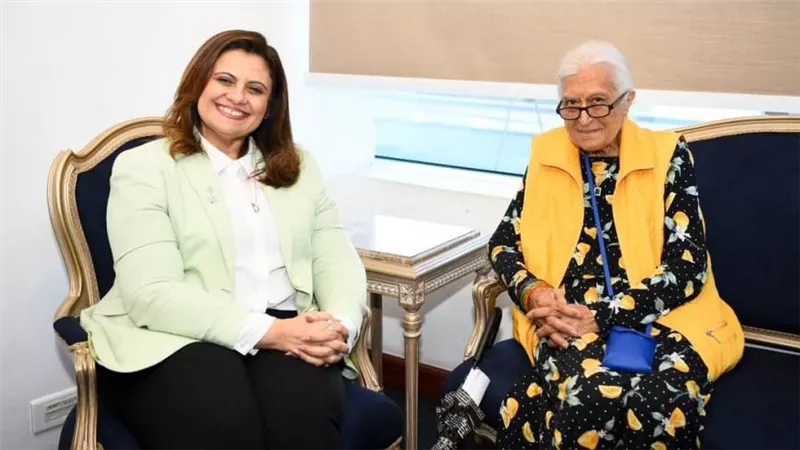 وزيرة الهجرة تلتقي فهيمة النقراشي لمناقشة أحوال الجالية المصرية بألمانيا