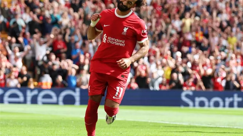 محمد صلاح يسجل ويقود ليفربول للفوز على بورنموث بثلاثية في الدوري الإنجليزي