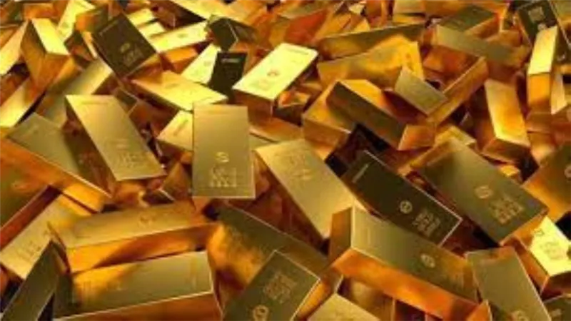 خبير يوضح أسباب لجوء المصريين لشراء الذهب