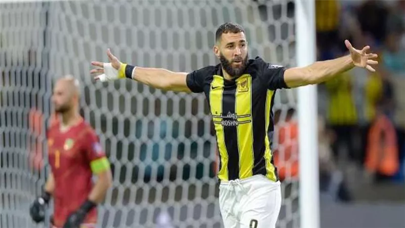 بنزيما يقود تشكيل اتحاد جدة أمام الطائي في الدوري السعودي