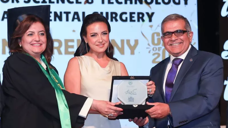 بالصور|  جامعة مصر للعلوم والتكنولوجيا تقيم حفلا كبيرا لتخريج دفعة جديدة من كلية 