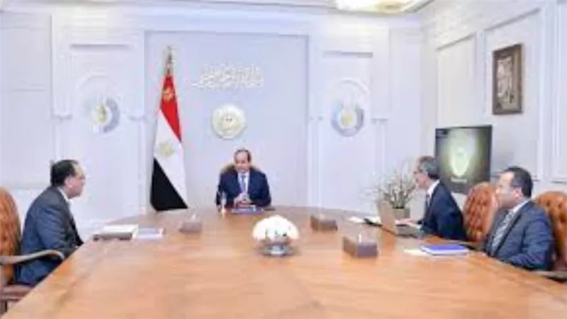 الرئيس السيسي يوجه بمواصلة العمل المكثف لتنمية قطاع الاتصالات في مصر