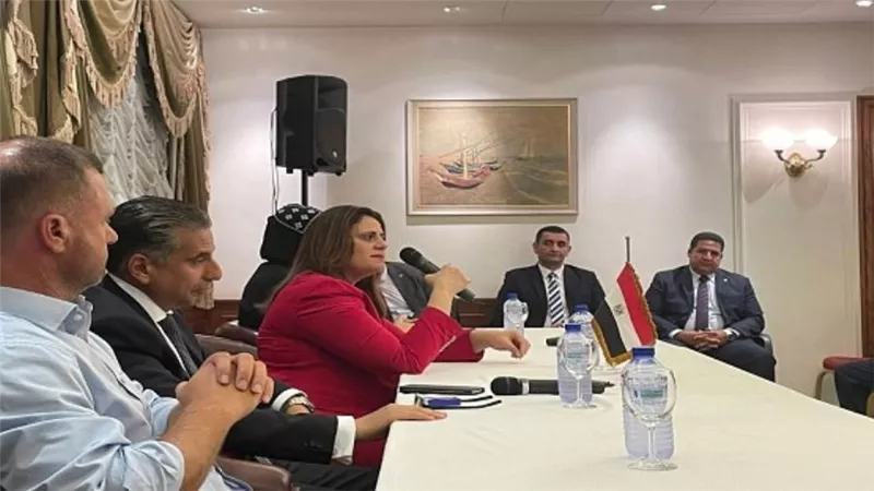 وزيرة الهجرة تلقي أبناء الجالية المصرية العاملة والمقيمة بقبرص (صور)