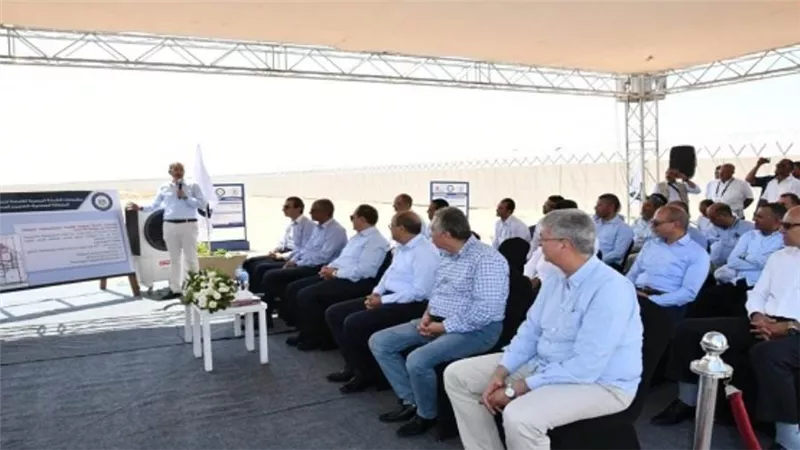 وزير البترول يتفقد أرض مشروعات البتروكيماويات الجديدة بمدينة العلمين (صور)
