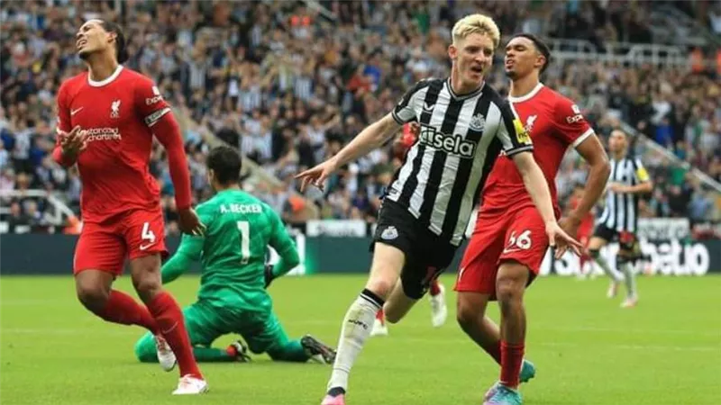 بمشاركة محمد صلاح.. ليفربول يتأخر بهدف أمام نيوكاسل يونايتد في الشوط الأول