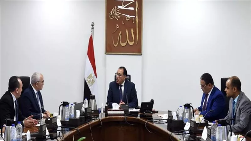 رئيس الوزراء يتابع مع وزير التربية والتعليم والتعليم الفني عددا من ملفات عمل الوزارة (صور)