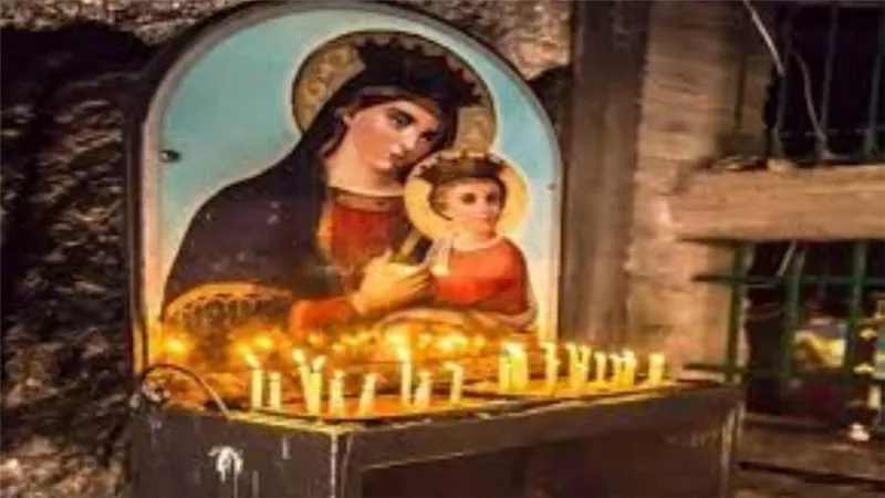 الكنائس الأرثوذكسية تحتفل بليلة عيد السيدة العذراء مريم