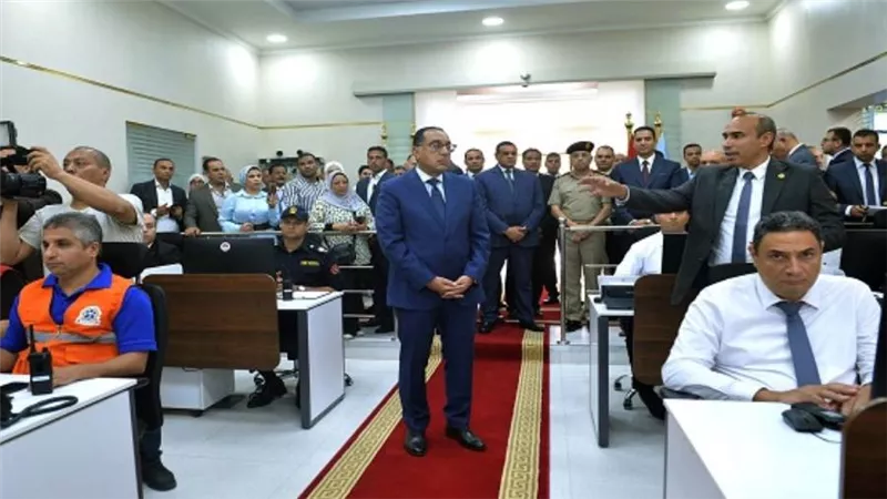 رئيس الوزراء يشهد الافتتاح والتشغيل التجريبي لمركز السيطرة للشبكة الوطنية للطوارئ والسلامة العامة بالقاهرة (صور)