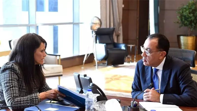 رئيس الوزراء يتابع مع وزيرة التعاون الدولي جهود تعزيز العلاقات الاقتصادية مع شركاء التنمية