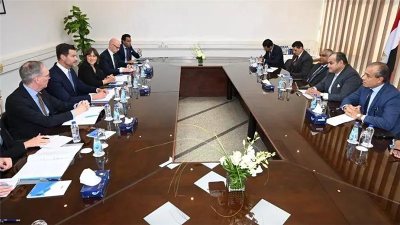 وزير التجارة والصناعة يبحث مع نظيره السويدي سبل تعزيز التعاون المشترك في مجالات التجارة والصناعة والاستثمار