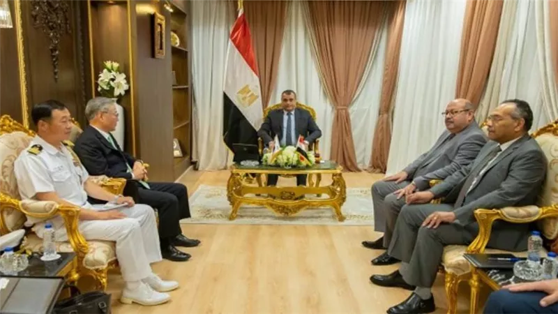 وزير الدولة للإنتاج الحربي يبحث مع السفير الكوري الجنوبي سبل تعزيز التعاون المشترك (صور)