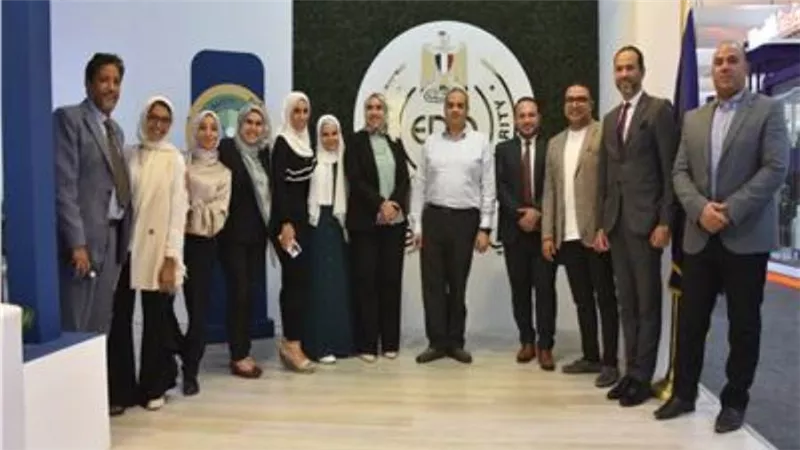 رئيس هيئة الدواء يتفقد جناح العرض الخاص بالهيئة في المؤتمر العالمي للسكان والصحة