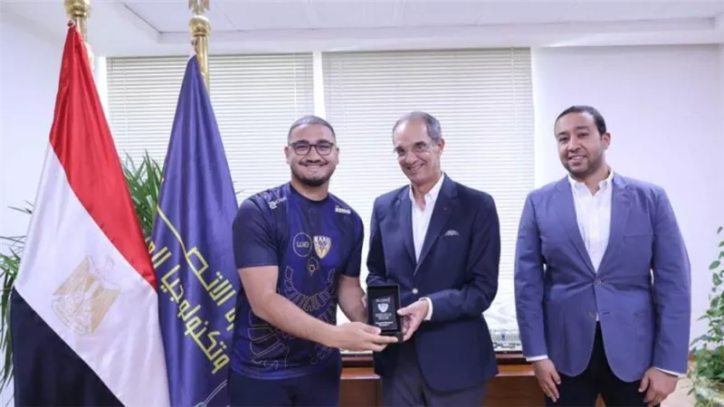 وزير الاتصالات يكرم منتخب مصر للرياضات الإلكترونية لتتويجه بالبطولة العربية الإفريقية