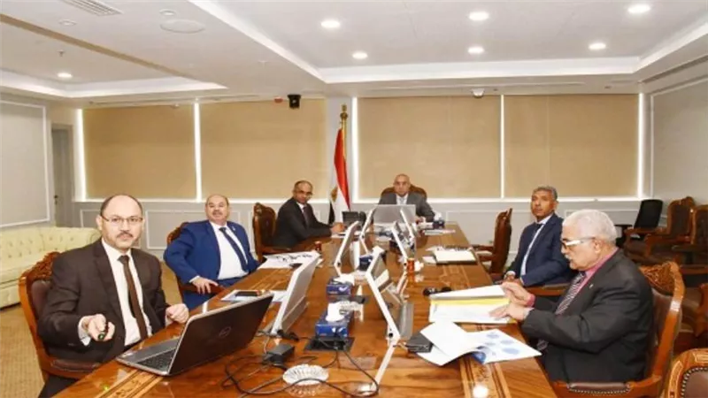 وزير الإسكان يتابع إجراءات طرح مشروع تطوير محطة معالجة الصرف الصحي الغربية بالإسكندرية 