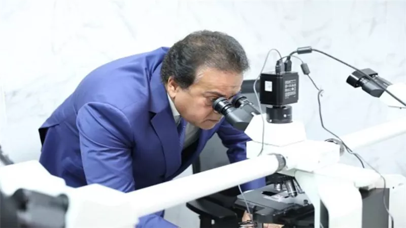 وزير الصحة يفتتح أول معمل متكامل للتحاليل الباثولوجية والجينية بمصر (صور)
