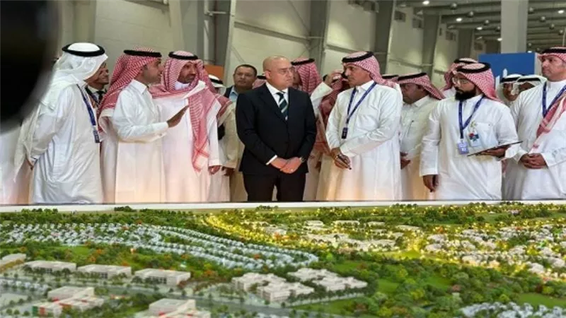 وزير الإسكان يشارك في افتتاح 