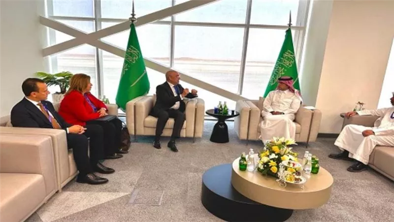 وزير الإسكان يلتقي نظيره السعودي لمناقشة استراتيجيات العمل بالوزارتين (صور)