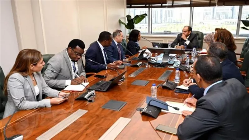 وزير التجارة يستعرض مع وفد البنك الإفريقي للتصدير والاستيراد الترتيبات النهائية لاستضافة القاهرة للمعرض الإفريقي الثالث للتجارة البينية