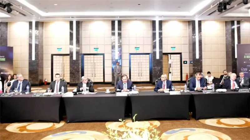 الملا يرأس مائدة مستديرة مع الشركاء العالميين لتوظيف التكنولوجيا في الاسراع بإزالة الكربون بشرق المتوسط