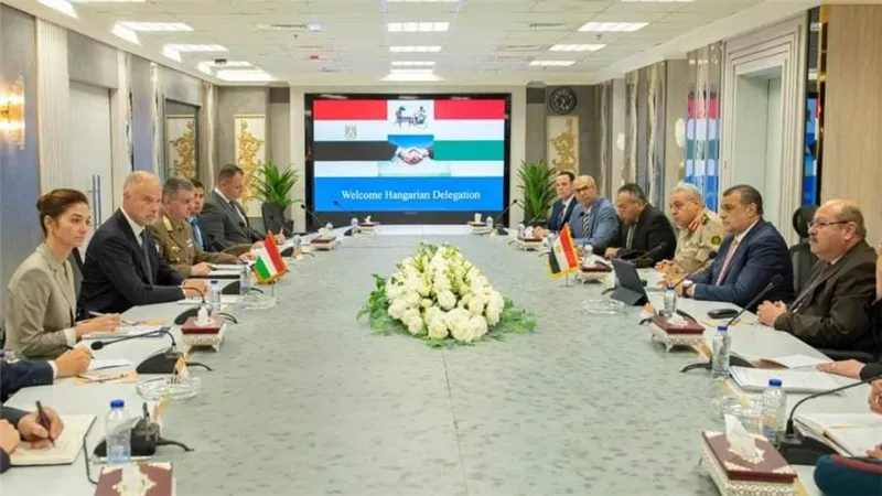 وزير الدولة للإنتاج الحربي يستقبل وزير دفاع المجر لبحث تعزيز سبل التعاون المشترك بين الجانبين  