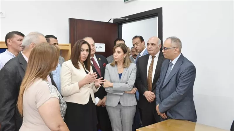   وزيرة الثقافة تفتتح 