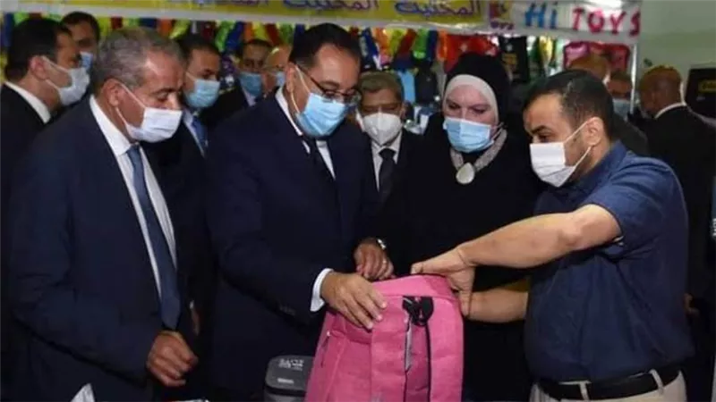 مدبولي يتفقد أجنحة معرض اهلا مدارس بأرض المعارض