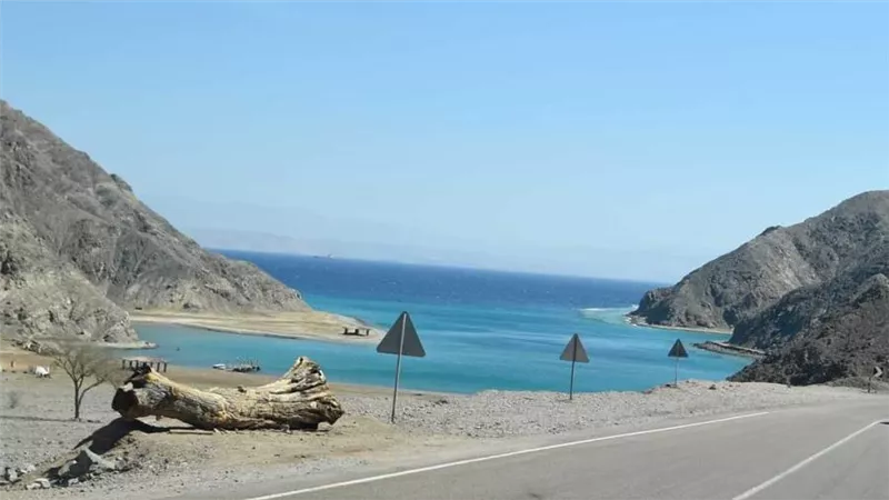رئيس الوزراء يتفقد طريقي شق الثعبان و