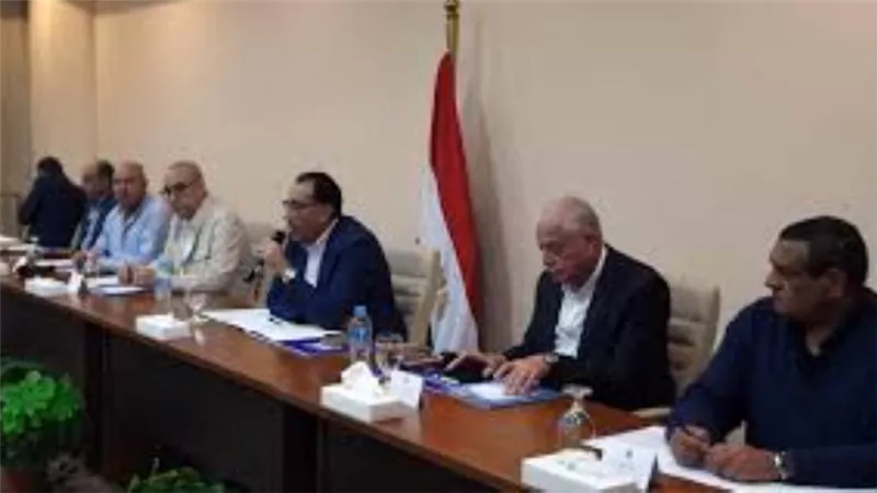 رئيس الوزراء يلتقي عددا من المستثمرين بقطاعي طابا ونويبع