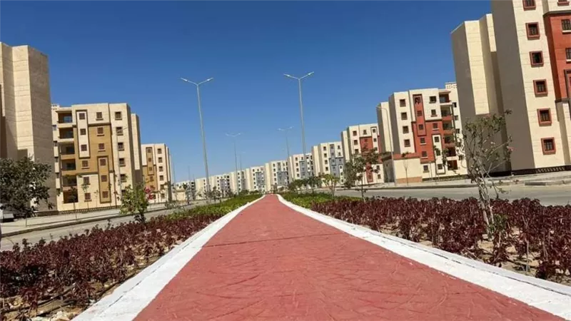 وزير الإسكان يُتابع موقف وحدات 