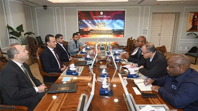  مستشار نائب رئيس جنوب إفريقيا يبدى إعجابه بما حققته الدولة المصرية من طفرة عمرانية كبيرة في وقت قياسي
