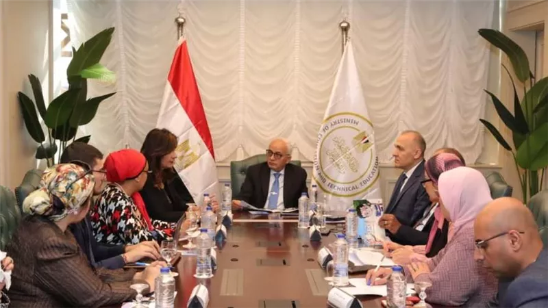 وزير التعليم يستقبل وزيرة الهجرة لتنفيذ حقيبة تدريبية للأخصائيين الاجتماعيين والنفسيين