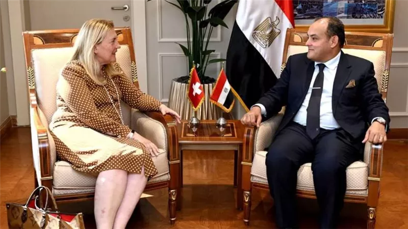وزير التجارة: حريصون على تعزيز علاقات التعاون الاقتصادي المشترك مع سويسرا على المستويين الثنائي ومتعدد الأطراف 